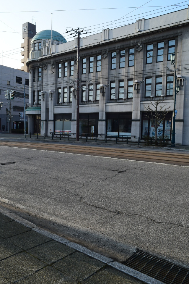 函館市末広町の旧丸井百貨店函館支店(函館の建築再見2022)_f0142606_06083922.jpg