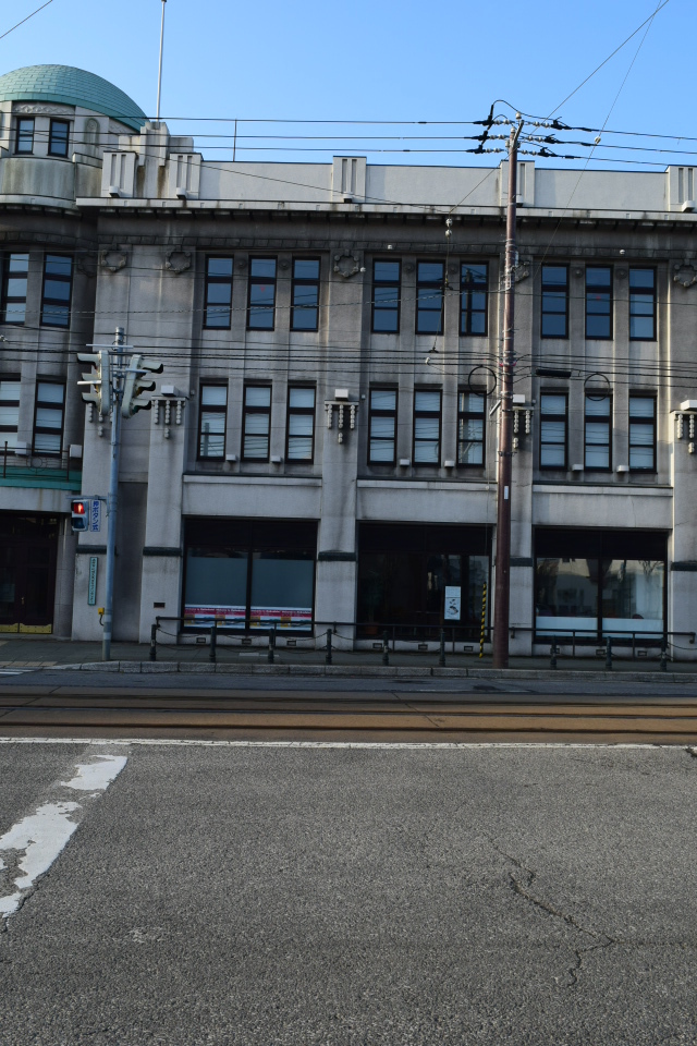 函館市末広町の旧丸井百貨店函館支店(函館の建築再見2022)_f0142606_06090499.jpg