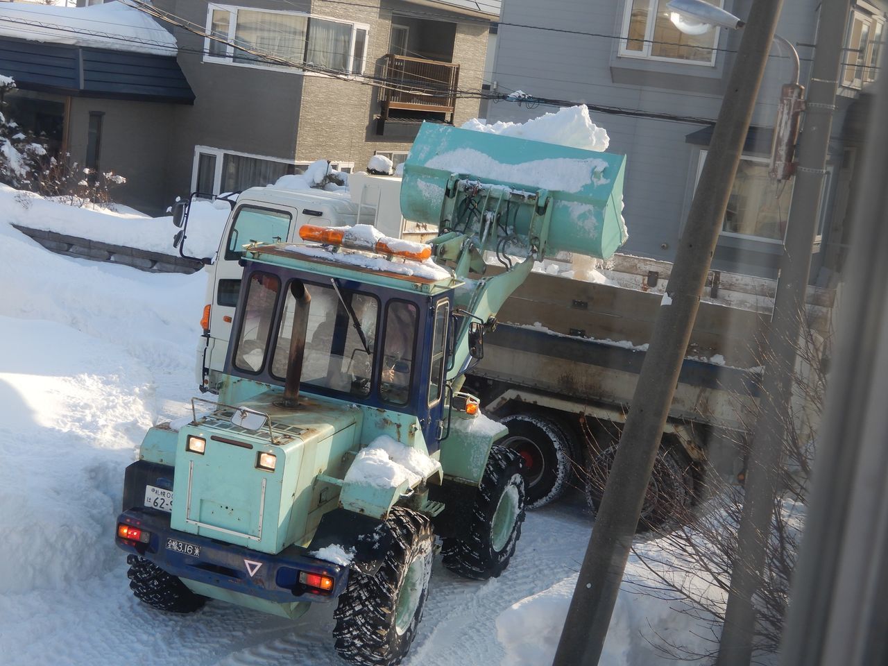 お隣さん、パートナーシップを待てずにプライベート排雪_c0025115_21174100.jpg