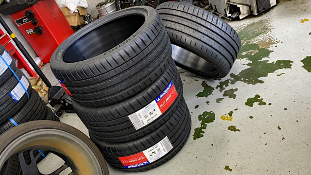 メガーヌ・タイヤ交換。3回目のMICHELIN Pilot Sport 4S(235 メガーヌ・タイヤ交換。3回目のMICHELIN Pilot Sport 4S(235