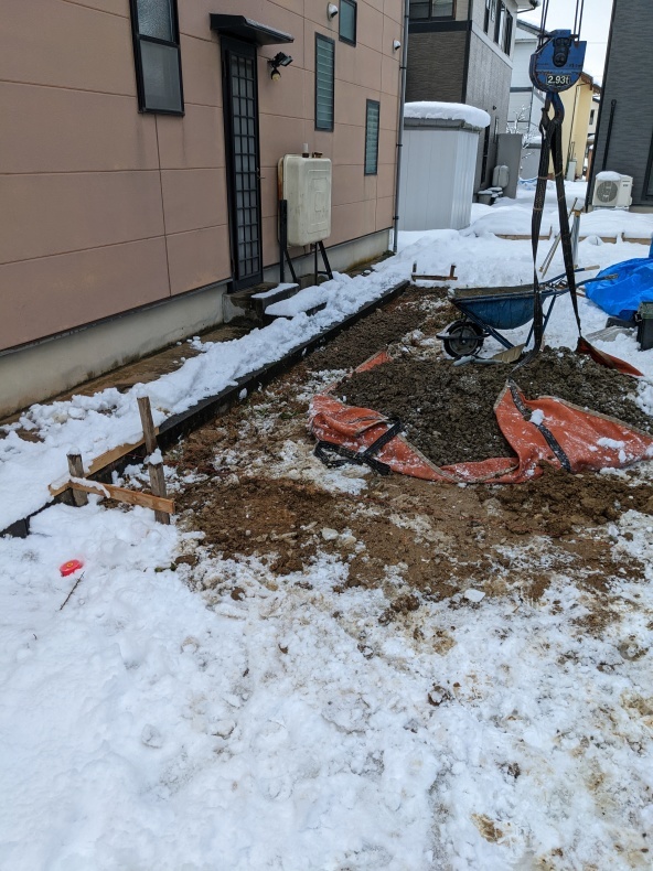 真冬の外構工事は足が冷たい_f0390289_15045190.jpg