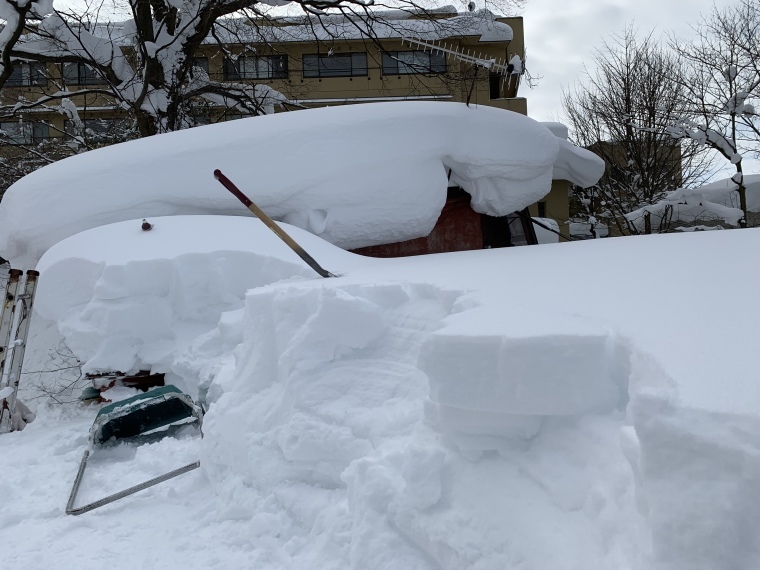 実家の屋根も３回目の雪おろし。_b0185375_20521072.jpeg