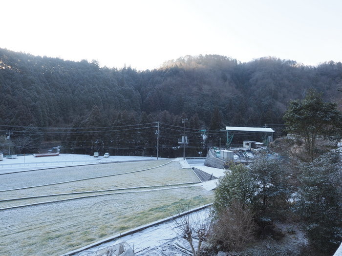 今朝は薄っすら雪景色_c0116915_22533213.jpg