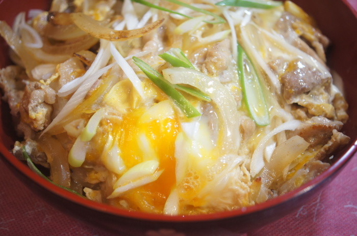 ■今日も簡単5分！！【豚玉丼】毎日寒いので　チャチャっと作って食べましょう♪_b0033423_20561249.jpg