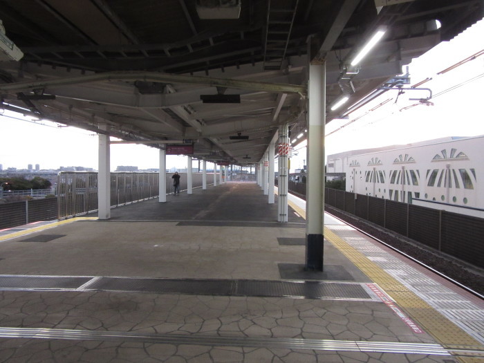 舞浜駅列車停車位置変更！初日以降の様子と所感_c0360684_17131442.jpg