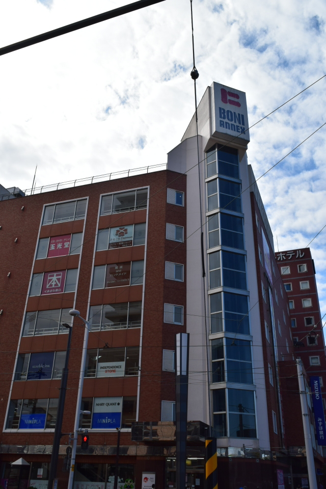 函館市若松町のボーニ・アネックス(函館の建築再見2022)_f0142606_17211095.jpg