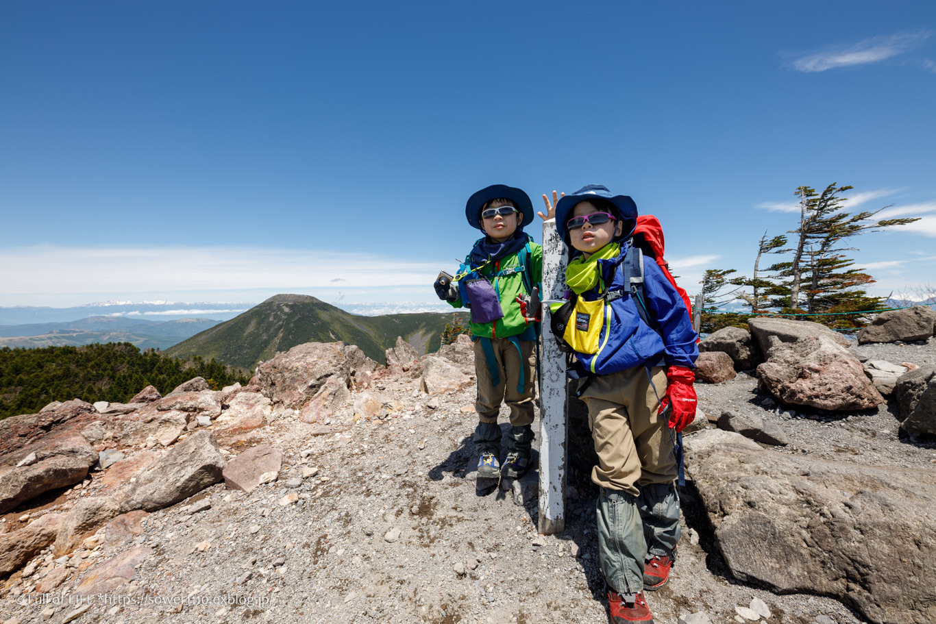 5歳7歳ちびっ子兄弟と歩く初夏の北八ヶ岳 北横岳 山頂へ Full Of Life 5歳7歳ちびっ子兄弟と歩く初夏の北八ヶ岳 北横岳 山頂へ Full Of Life