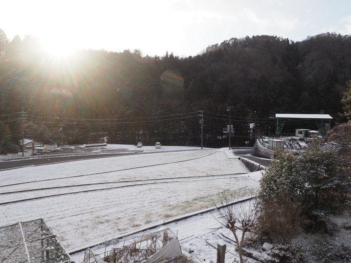 今朝は薄っすら雪景色_c0116915_20100679.jpg