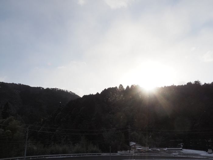 今朝は薄っすら雪景色_c0116915_20110807.jpg
