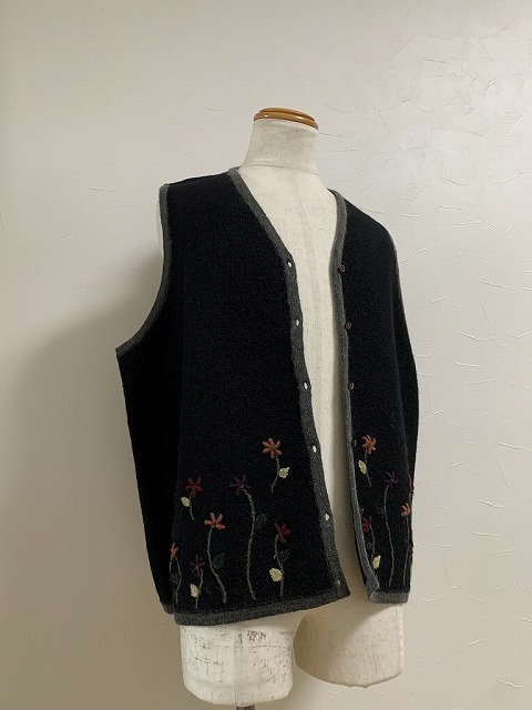 Old Vest & Designer\'s Sweater_d0176398_16354772.jpg