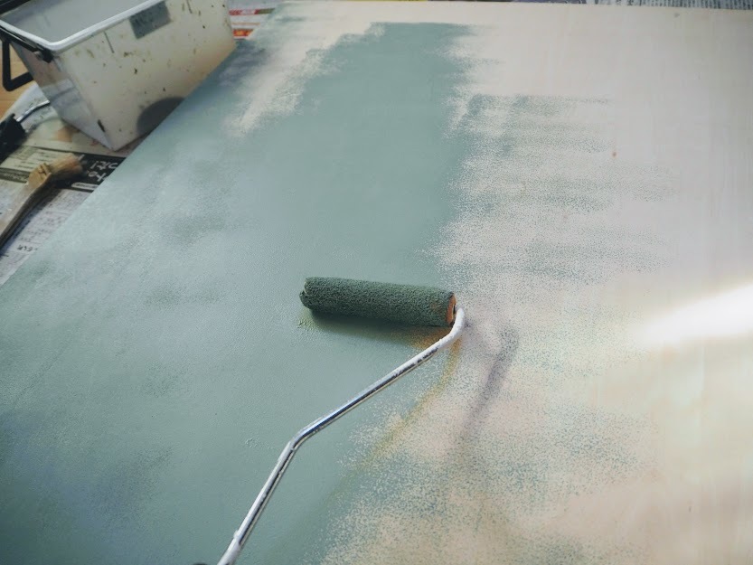 久しぶりのペンキ塗りと、超簡単な部屋の間仕切り作り方！_c0224982_14225105.jpg