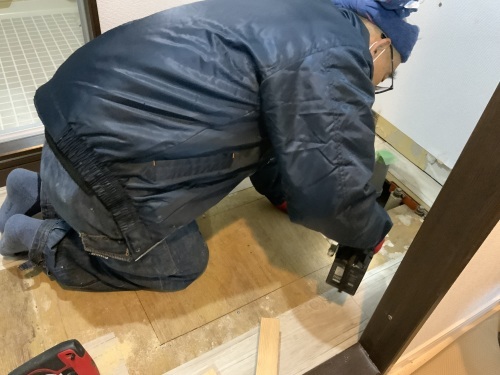 緊急工事・洗面化粧台再設置_f0031037_16293661.jpg