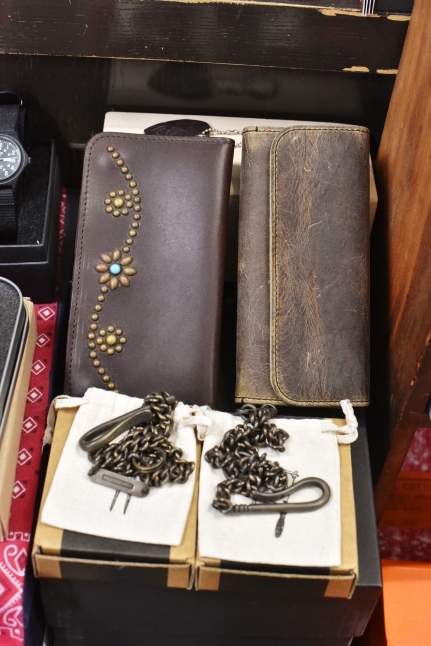 クロコ型押し革 MIDDLE WALLET ★★ 春財布 etc..._d0152280_17324401.jpg