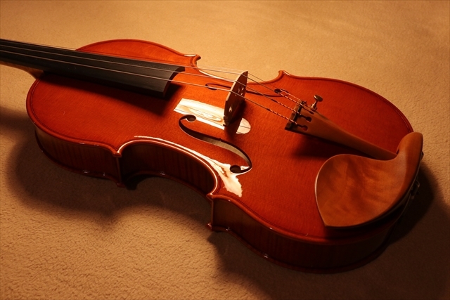 最新作ヴァイオリンのご紹介 「カノン砲モデル」_d0047461_04053417.jpg