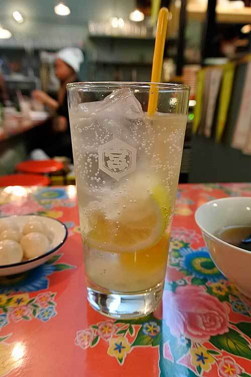 【(山梨グルメ)甲府市「屋台餃子 蘭蘭」・・・「餃子」と「檸檬サワー」推しの屋台風居酒屋!!】_a0005436_20113534.jpg