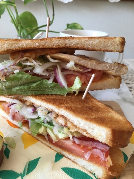 チキンのハニーマスタードでトーストサンド_b0417696_00242135.jpeg