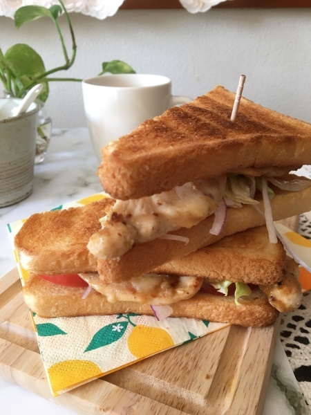 チキンのハニーマスタードでトーストサンド_b0417696_00271405.jpeg