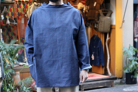 イギリスの漁師町ニューリン地方のペンザンスで生まれた