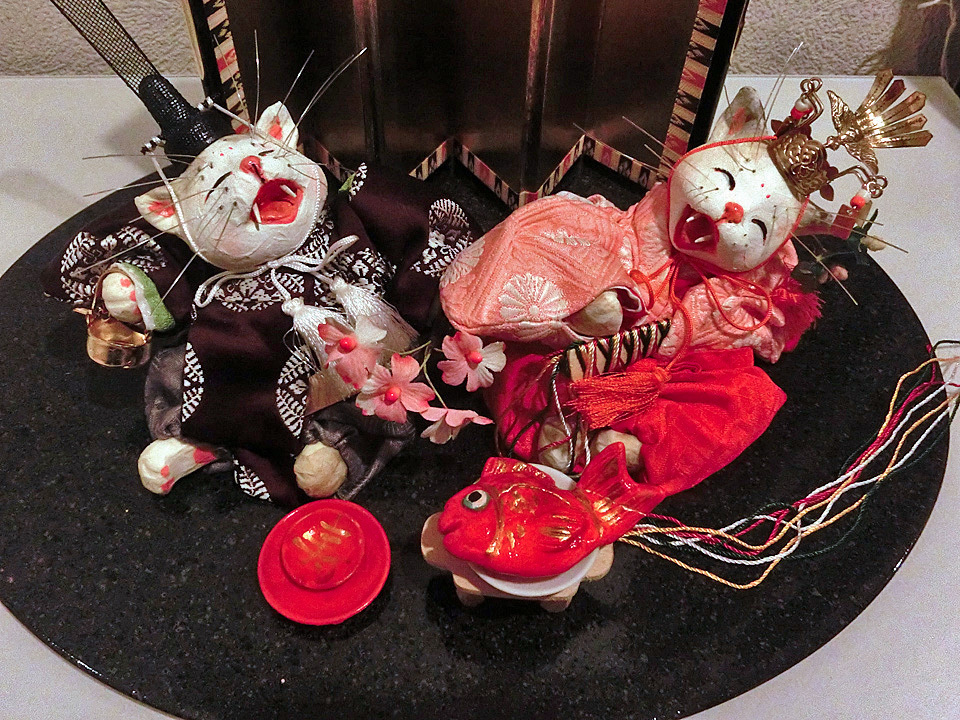 猫のお雛様　石渡いくよ氏作 楽天市場】お雛様 石渡いくよ作 招福おひな様（大） 送料無料