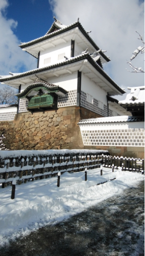 まさかの大雪、雪の金沢城と21世紀美術館_b0151911_22342352.jpg