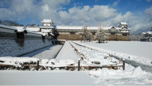 まさかの大雪、雪の金沢城と21世紀美術館_b0151911_22342497.jpg