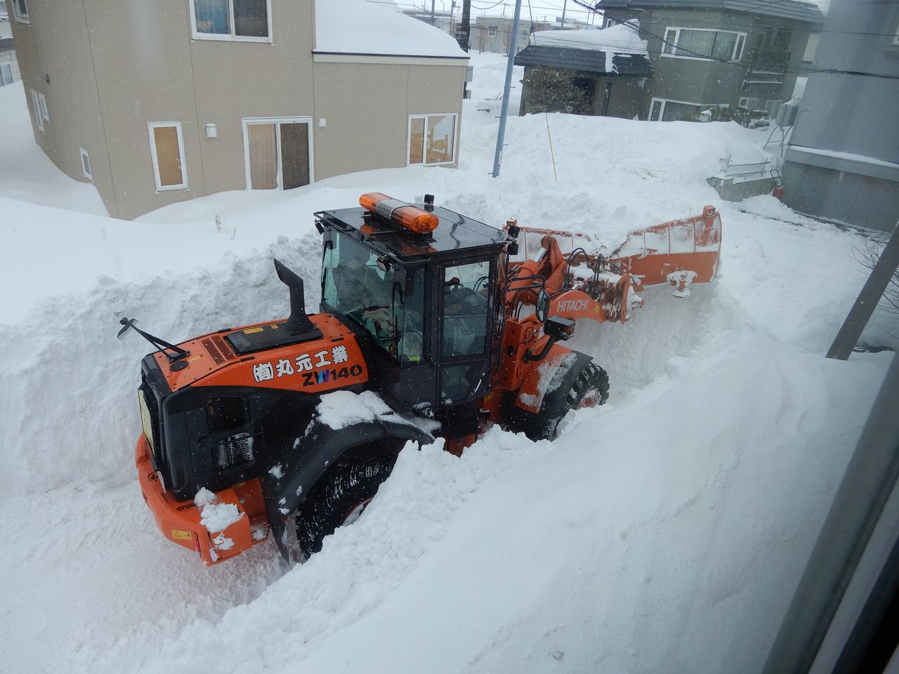 スーパー猫の日に猛烈な吹きだまり豪雪_c0025115_22172947.jpg