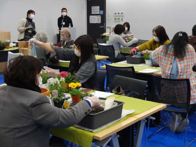 園芸講習会「かおりを楽しむ春の寄せ植え」開催の様子R4.2.18_d0338682_08305794.jpg