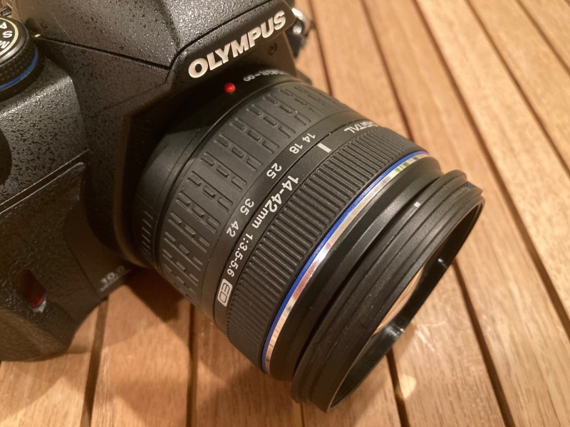 OLYMPUS E-420+14-42mm & 40-150mm レンズセット Amazon | OLYMPUS デジタル一眼レフカメラ E-420 レンズキット E