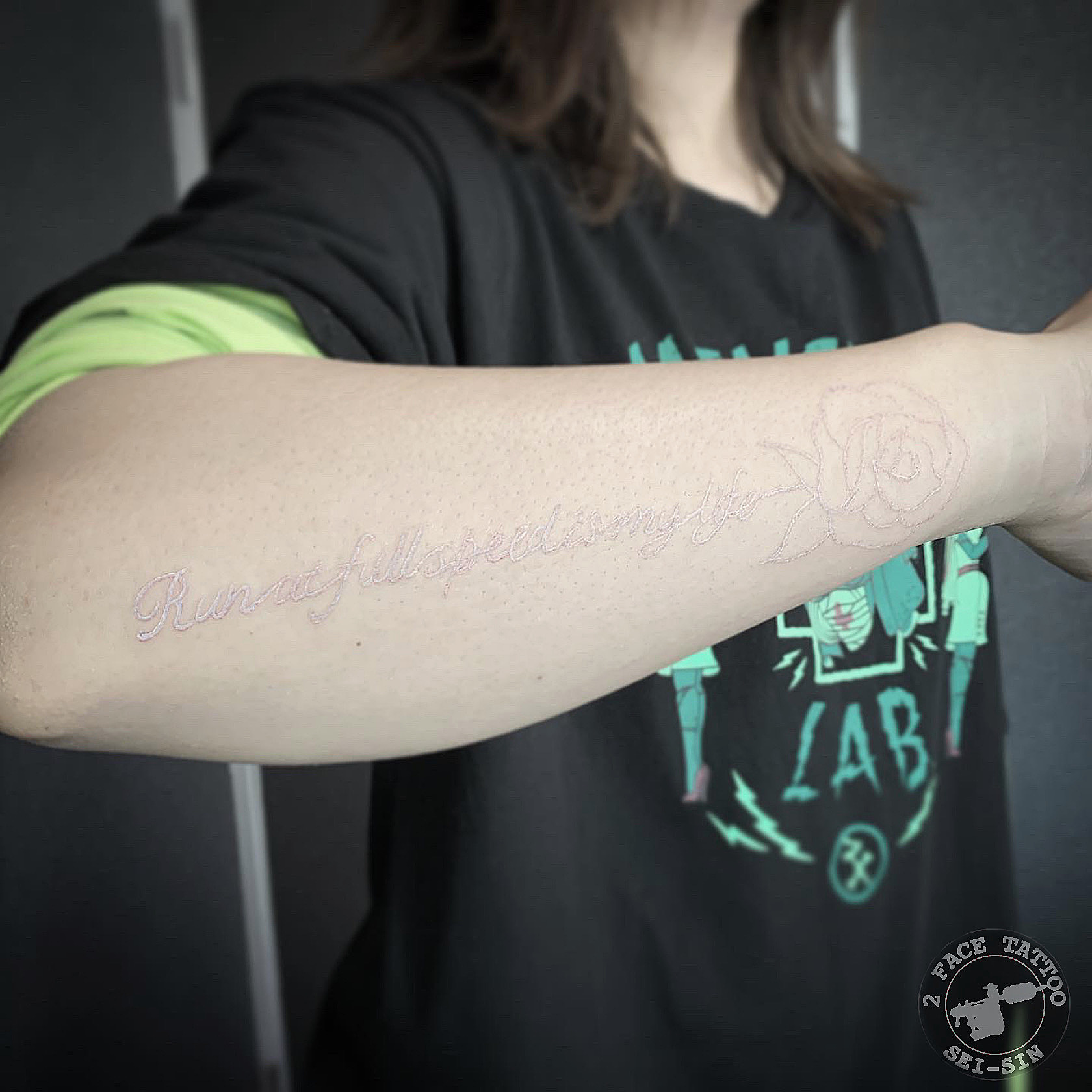 ホワイトタトゥー バラ 花 2face Tattoo Studio Japan 千葉県木更津市 刺青処 聖針