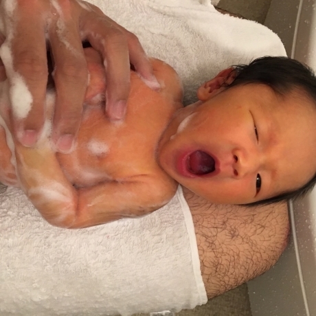 山田産婦人科での赤ちゃんの沐浴YouTube_b0109423_18375842.jpg