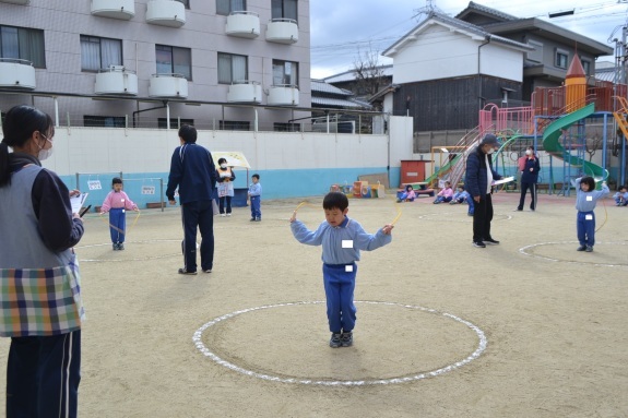 ♩なわとび大会♬　～年中組～_e0125433_11292236.jpg