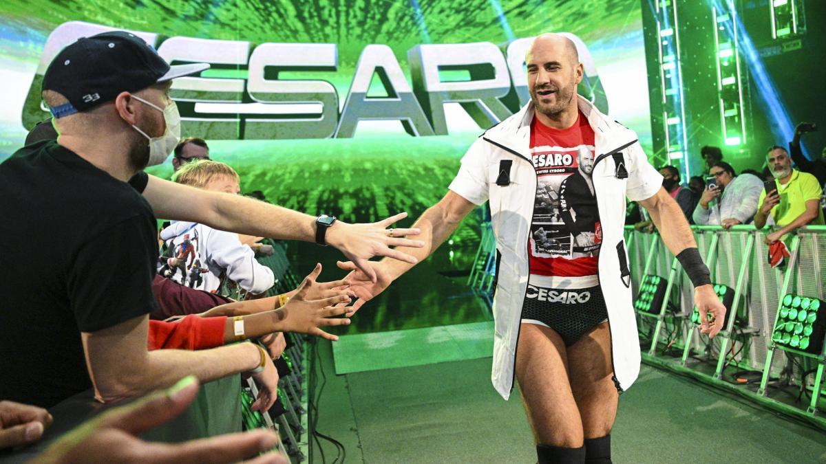 セザーロはWWEの待遇に不満を持って辞めた?_c0390222_07173795.jpg