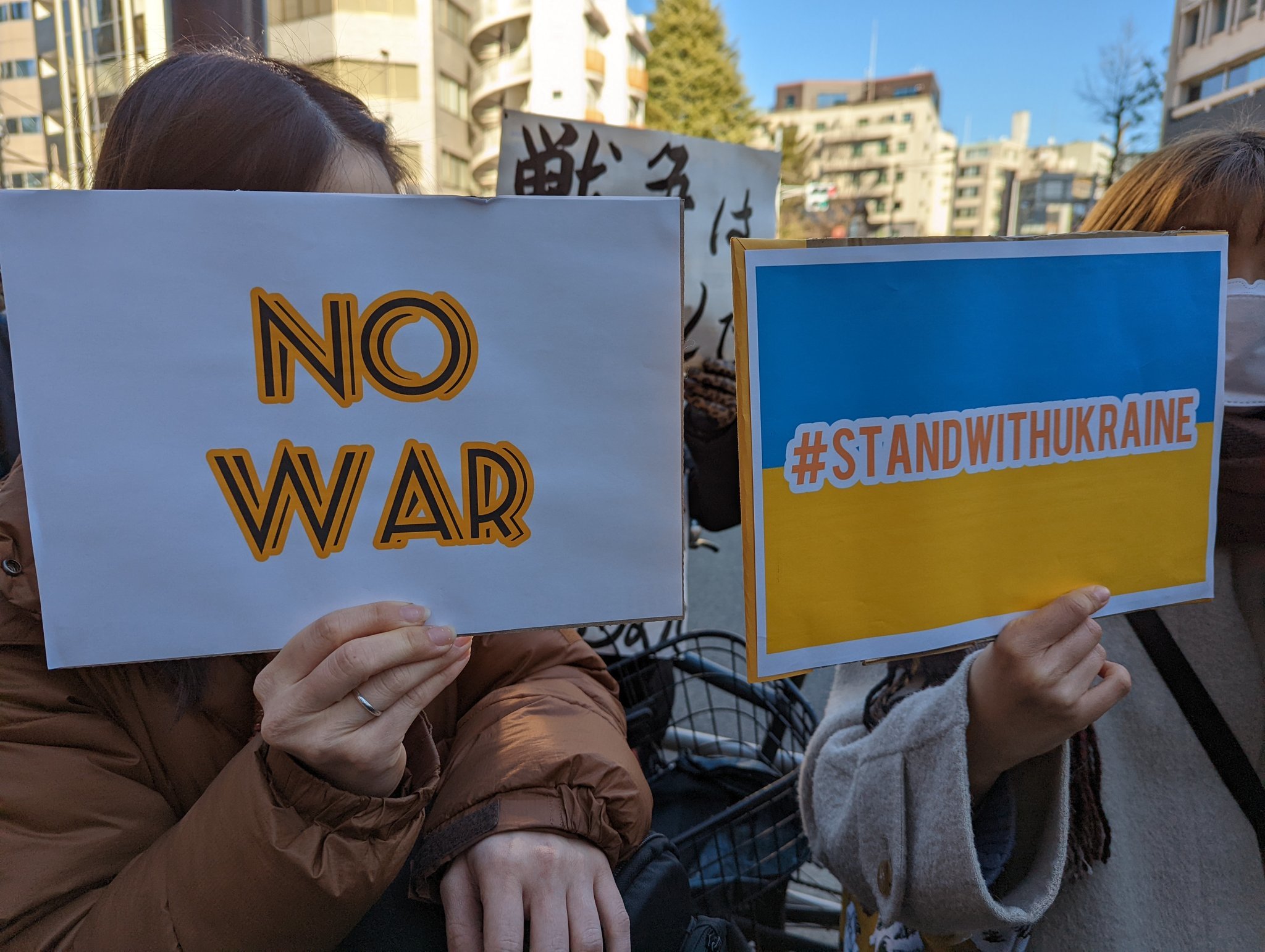 【報告】プーチンはウクライナ侵攻をやめろ！ロシア大使館前抗議に50人_a0336146_22495022.jpg