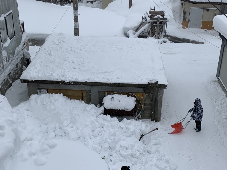 今日はガレージと自宅の雪下ろしです。_b0185375_21173068.jpeg