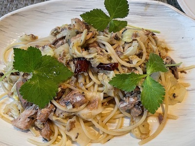 鯖缶とキャベツのパスタ ほうれん草とゆで卵のサラダ やせっぽちソプラノのキッチン２