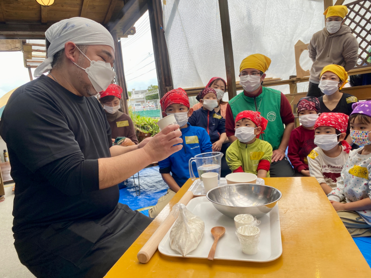 青空ようちえん〔週末〕沖縄そばづくりwith麺家にらい(2/19)人気沖縄そば屋さんの並里店長直伝!こねて、伸ばして、切って、親子で沖縄そば作りに挑戦!_d0363878_20293386.jpg
