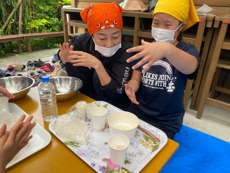 青空ようちえん〔週末〕沖縄そばづくりwith麺家にらい(2/19)人気沖縄そば屋さんの並里店長直伝!こねて、伸ばして、切って、親子で沖縄そば作りに挑戦!_d0363878_20372494.jpg