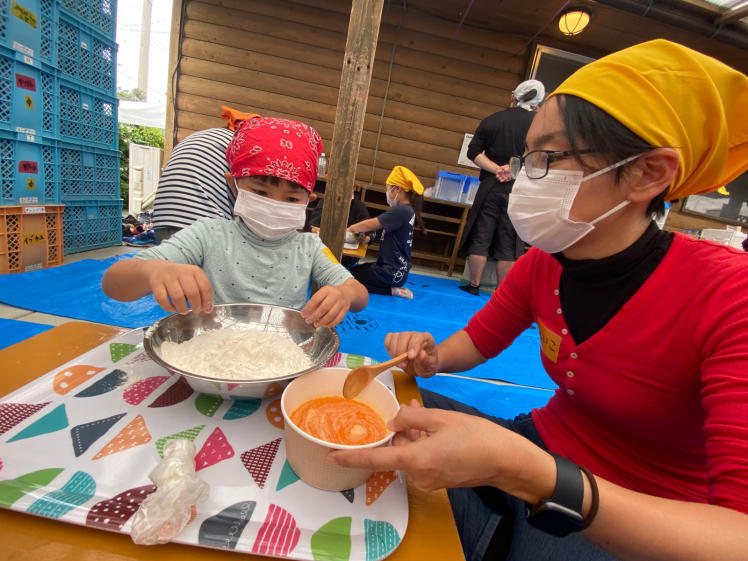 青空ようちえん〔週末〕沖縄そばづくりwith麺家にらい(2/19)人気沖縄そば屋さんの並里店長直伝!こねて、伸ばして、切って、親子で沖縄そば作りに挑戦!_d0363878_20395418.jpg