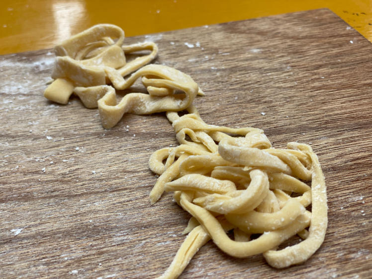 青空ようちえん〔週末〕沖縄そばづくりwith麺家にらい(2/19)人気沖縄そば屋さんの並里店長直伝!こねて、伸ばして、切って、親子で沖縄そば作りに挑戦!_d0363878_20430367.jpg