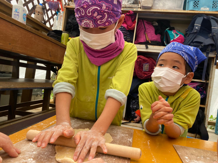 青空ようちえん〔週末〕沖縄そばづくりwith麺家にらい(2/19)人気沖縄そば屋さんの並里店長直伝!こねて、伸ばして、切って、親子で沖縄そば作りに挑戦!_d0363878_20435311.jpg