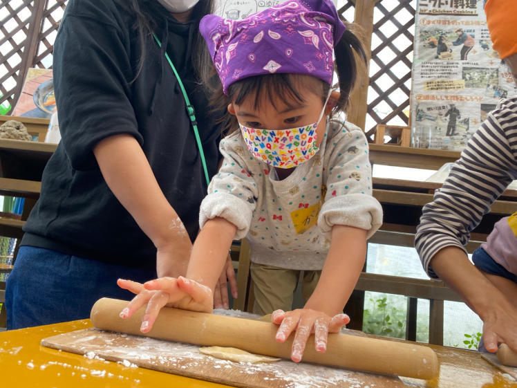 青空ようちえん〔週末〕沖縄そばづくりwith麺家にらい(2/19)人気沖縄そば屋さんの並里店長直伝!こねて、伸ばして、切って、親子で沖縄そば作りに挑戦!_d0363878_20443851.jpg