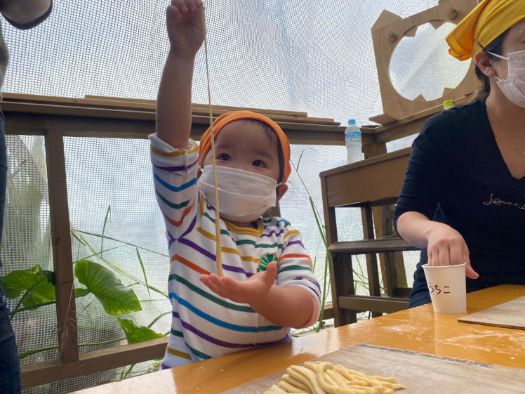 青空ようちえん〔週末〕沖縄そばづくりwith麺家にらい(2/19)人気沖縄そば屋さんの並里店長直伝!こねて、伸ばして、切って、親子で沖縄そば作りに挑戦!_d0363878_20464997.jpg