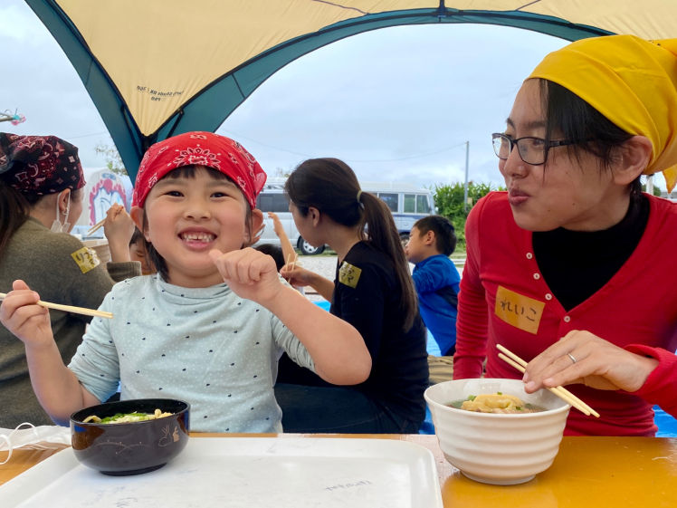 青空ようちえん〔週末〕沖縄そばづくりwith麺家にらい(2/19)人気沖縄そば屋さんの並里店長直伝!こねて、伸ばして、切って、親子で沖縄そば作りに挑戦!_d0363878_20511122.jpg