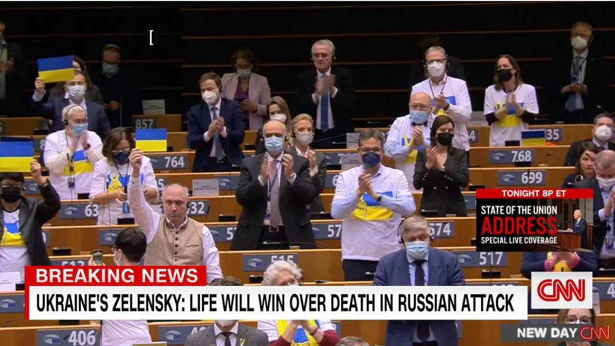 ゼレンスキー大統領の欧州議会演説で、同時通訳さん、泣き崩れそうになる_b0007805_04285597.jpg