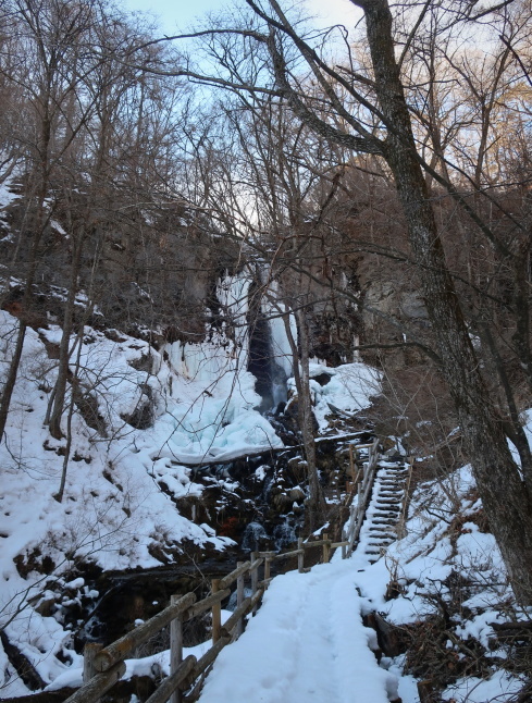 千ヶ滝の氷瀑 * 雪解けすすむ3月のお山♪_f0236260_16532661.jpg