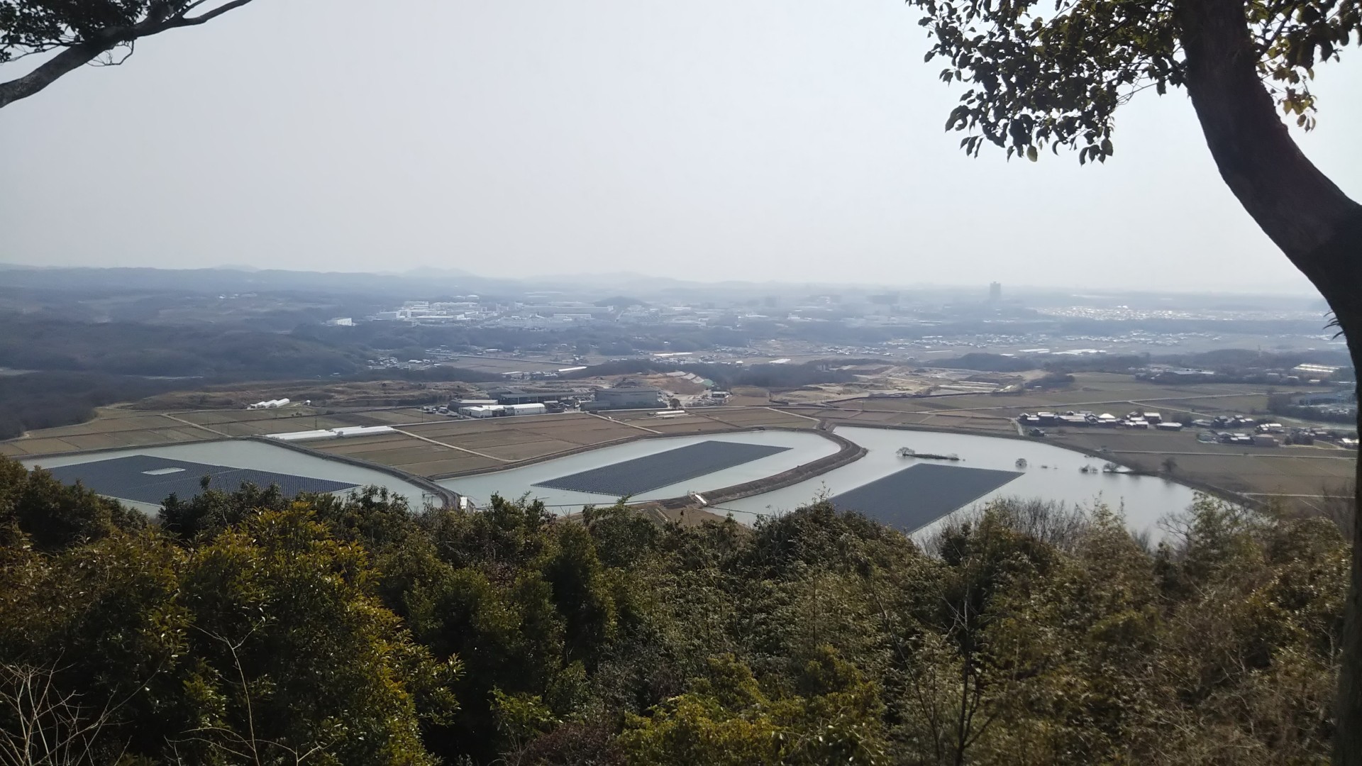 梅の香りに誘われて里山を歩く 『雄岡山・雌岡山』_c0218841_19561179.jpg