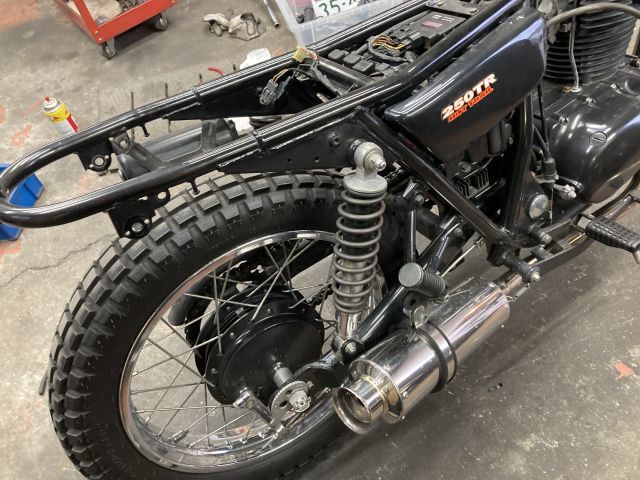 250TR カスタム Y君号 進んでます!_a0164918_11055413.jpg