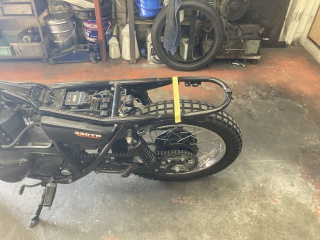250TR カスタム Y君号 進んでます!_a0164918_11101064.jpg