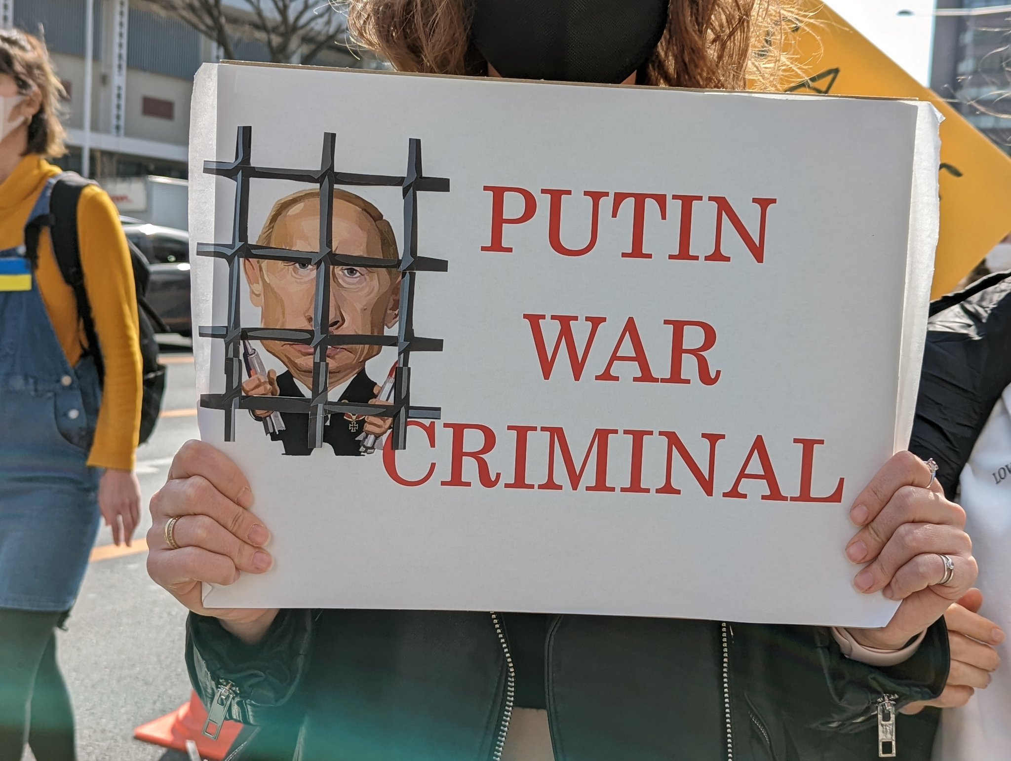 【写真報告】「ストップ プーチン！」「ウクライナに平和を！」～支援パレードに4000人！_a0336146_20393011.jpg