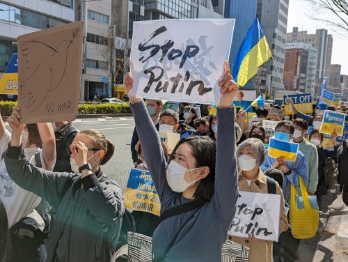 【写真報告】「ストップ プーチン!」「ウクライナに平和を!」~支援パレードに4000人!_a0336146_20395565.jpg